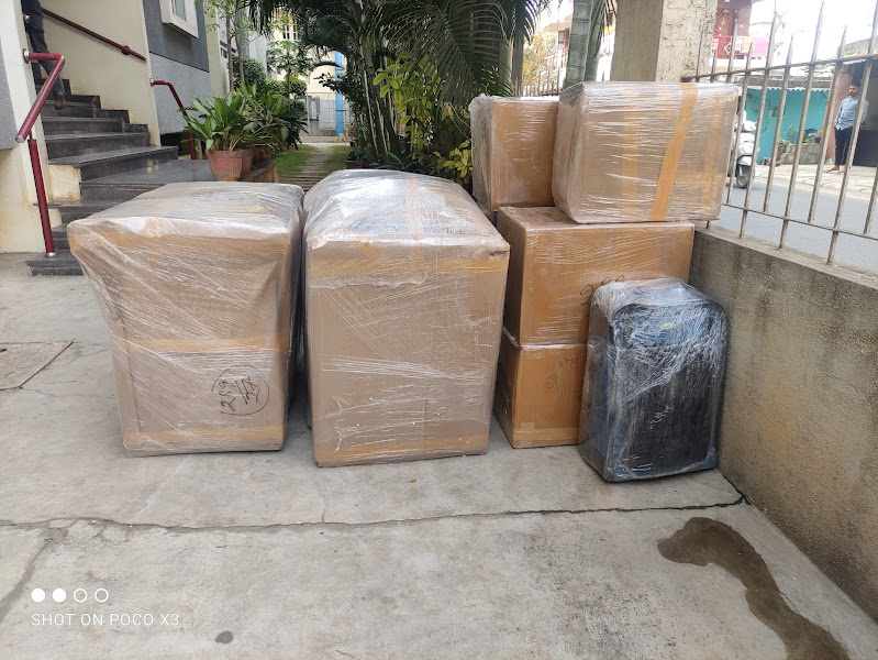 Unloading and Unpacking Services